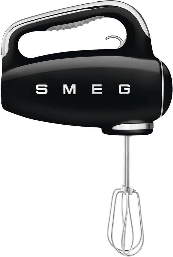 Smeg, Batteur Électrique HMF01BLEU, 9 Niveaux de Vitesse, Fonction Turbo, Système de Démarrage Progressif, 4 Batteurs, 2 Crochets Pétrisseurs et Range Cable Fournis, 250W, Noir