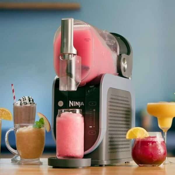 Découvrez notre test détaillé de la machine à boissons glacées Ninja SLUSHi FS301EU : performances, avantages et inconvénients pour choisir le meilleur appareil.