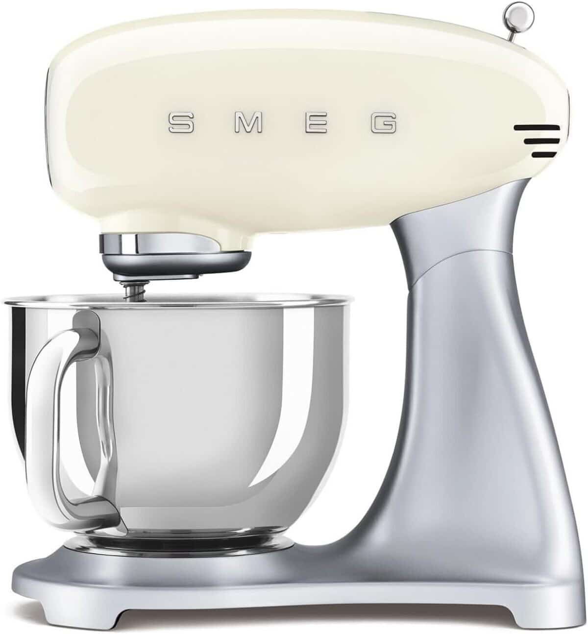 Test du robot pâtissier Smeg SMF02CREU : efficacité et design