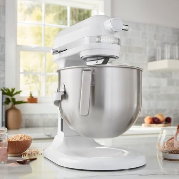 Découvrez notre test complet du robot pâtissier KitchenAid Heavy Duty 6, 6L blanc : caractéristiques, performances et avis pour bien choisir votre robot de cuisine.